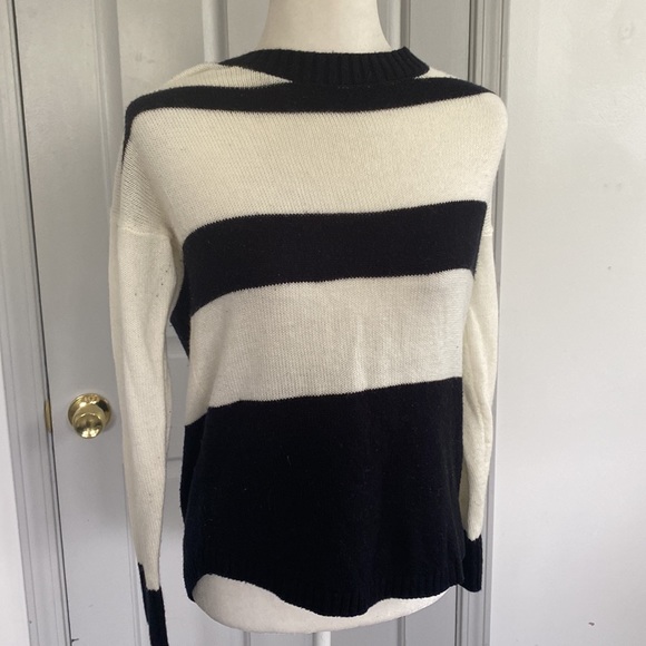 Stripped white and black sweater with buttons down back - Picture 5 of 5